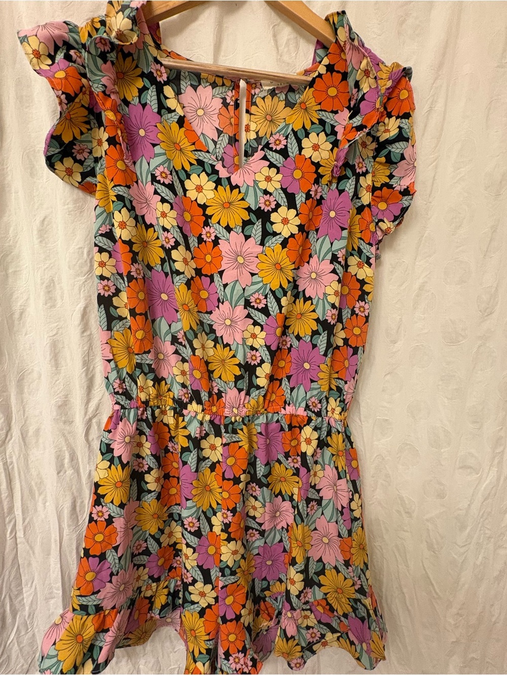 Umgee floral shorts romper. Size large.